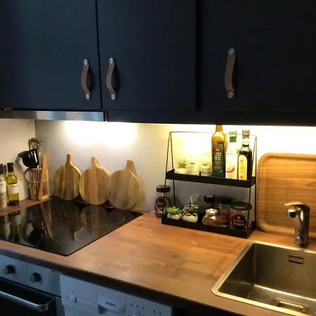 Gruenerlokka, Close To Center *