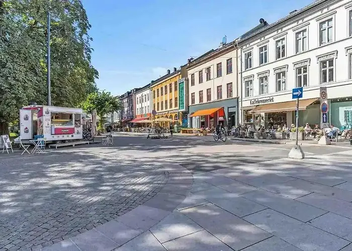 Gruenerlokka, Close To Center